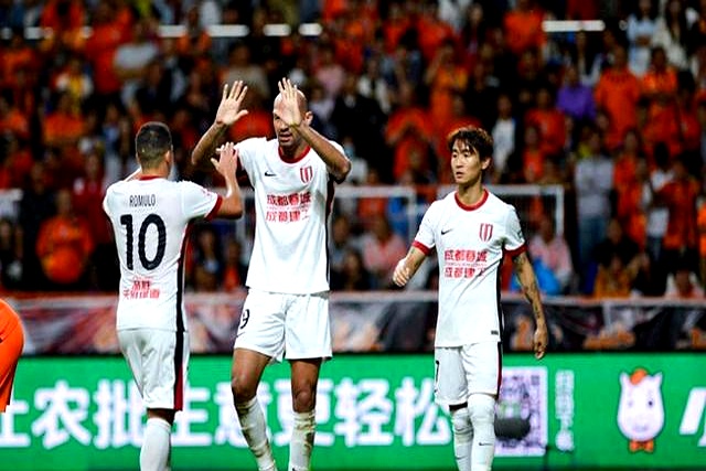 kaiyun-球迷们为比赛结果紧张不安地等待着